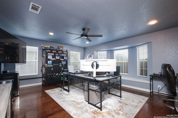 Home Office, Interior, Recessed Lighting, Wood Texture Flooring