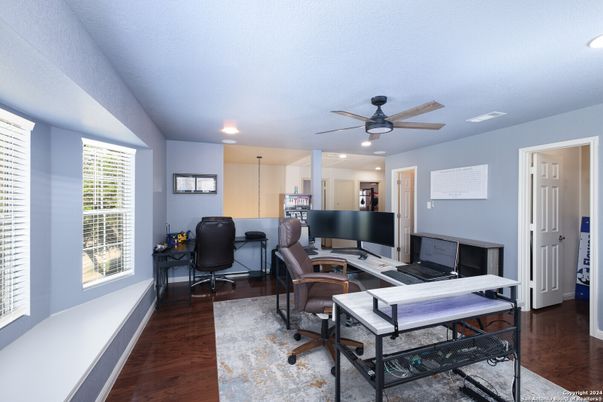 Home Office, Interior, Recessed Lighting, Wood Texture Flooring
