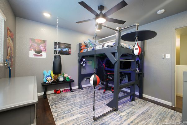 Fitness Equipment, Interior, Recessed Lighting, Wood Texture Flooring