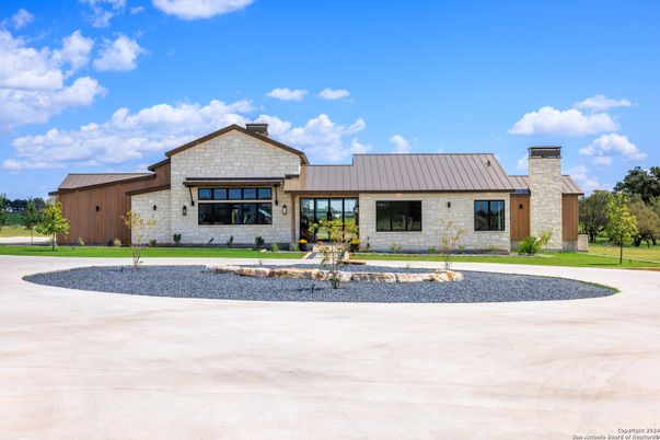 Backyard, Exterior, Facade, Ranch