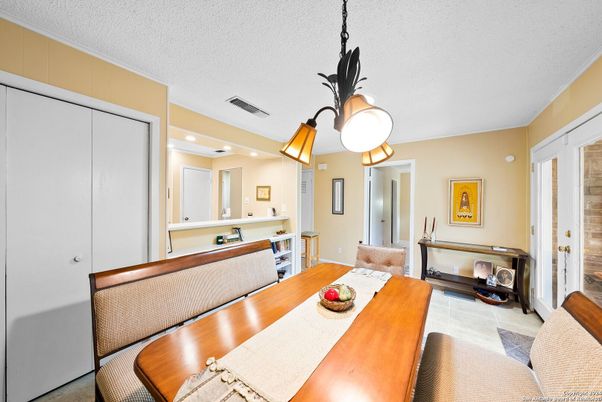 Dining room, Interior, Pendant Lights, Recessed Lighting