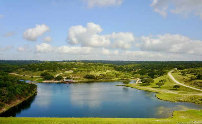 Exterior, Lake