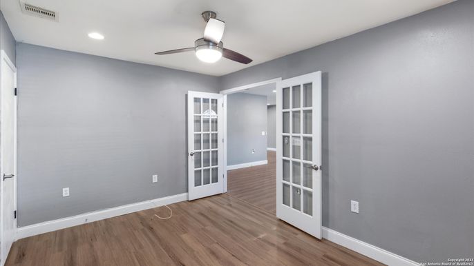 Empty room, Interior, Recessed Lighting, Wood Texture Flooring