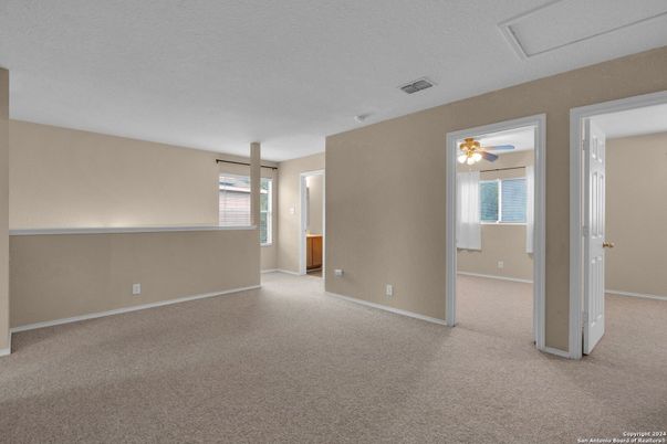 Empty room, Interior