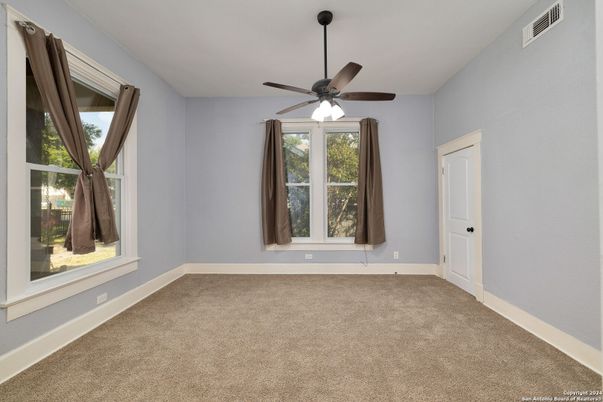 Empty room, Interior