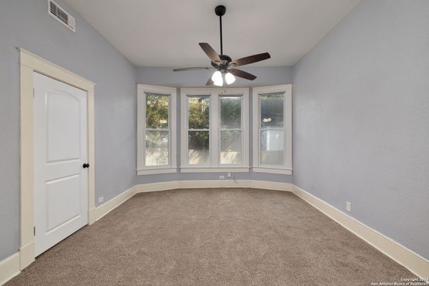 Empty room, Interior