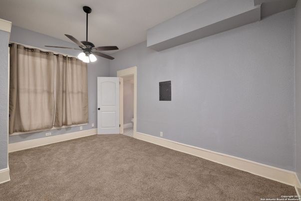 Empty room, Interior
