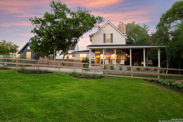 Backyard, Exterior, Facade, Farmhouse
