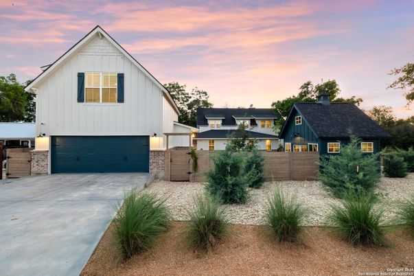 Attached, Exterior, Facade, Farmhouse