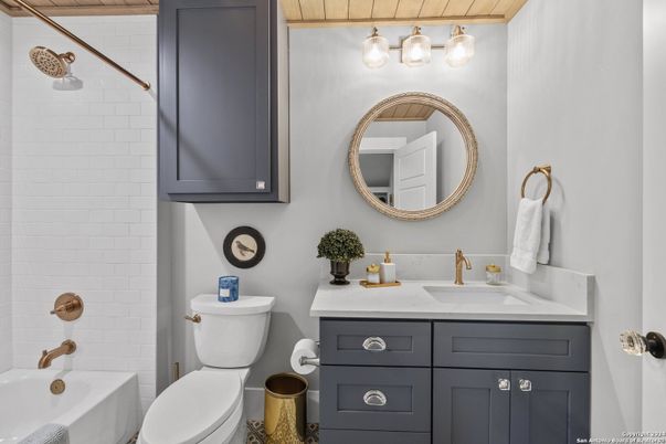 Bathroom, Dual Sink Vanities, Interior