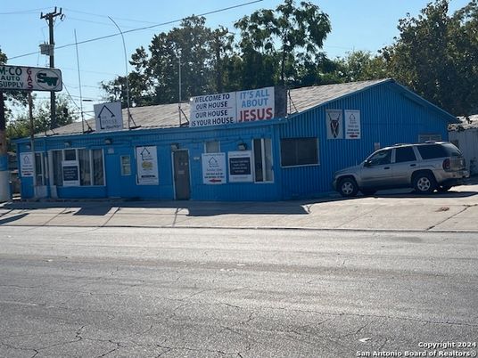 Exterior, Facade, None