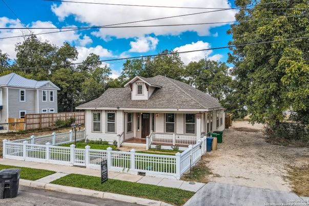 Backyard, Exterior, Facade, Queen Anne Victorian
