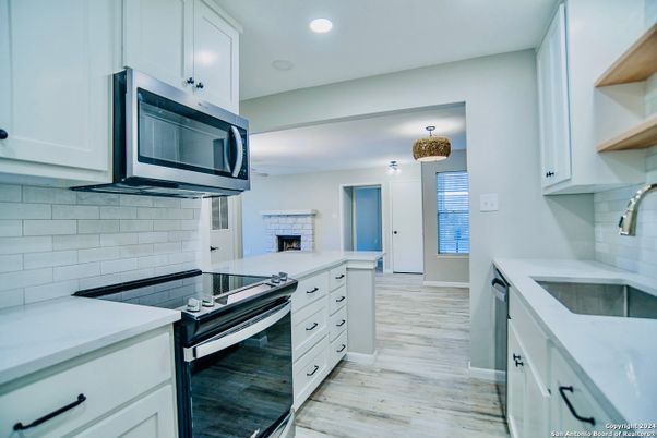 Fireplace, Interior, Kitchen, Recessed Lighting, Wood Texture Flooring