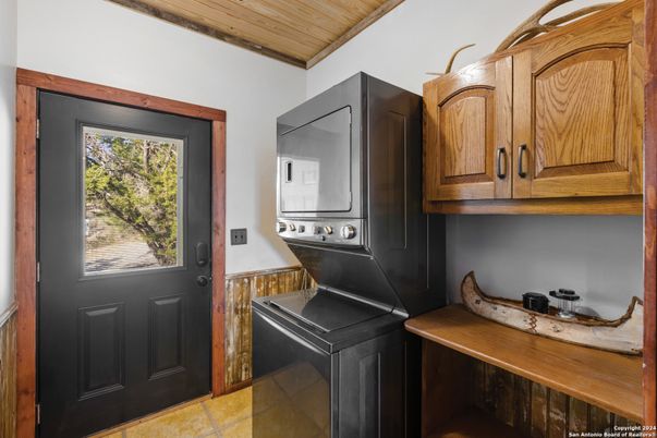 Interior, Washer, Wooden Ceilings