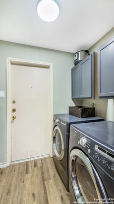 Interior, Washer, Wood Texture Flooring