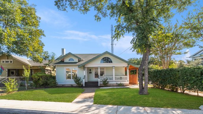 Exterior, Facade, American Craftsman
