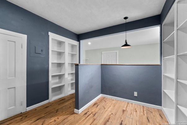 Interior, Pendant Lights, Recessed Lighting, Walk-in Closets, Wood Texture Flooring