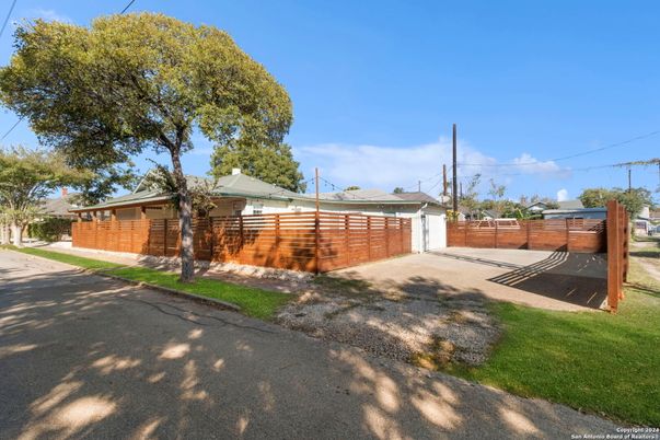 Backyard, Exterior