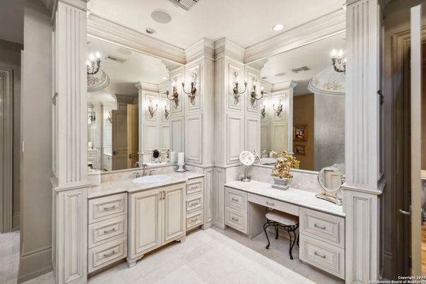 Bathroom, Dual Sink Vanities, Interior, Recessed Lighting