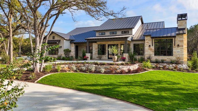 Backyard, Exterior, Facade, Farmhouse