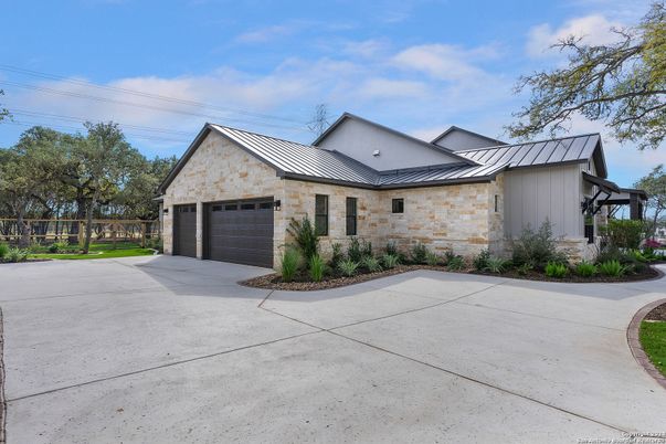 Attached, Exterior, Facade, Farmhouse