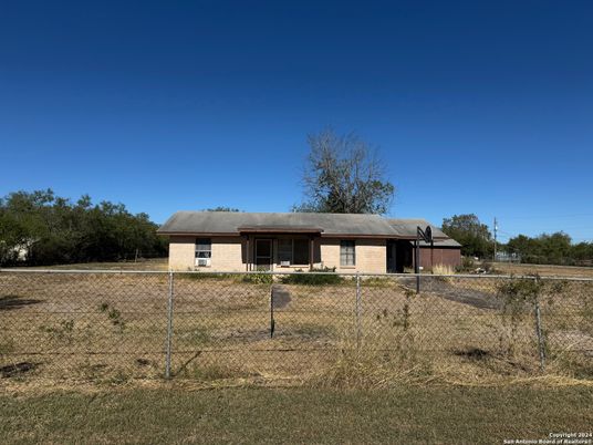 Backyard, Exterior, Facade, Brick Facade, Ranch