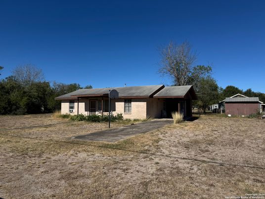 Backyard, Exterior, Facade, Brick Facade, Ranch