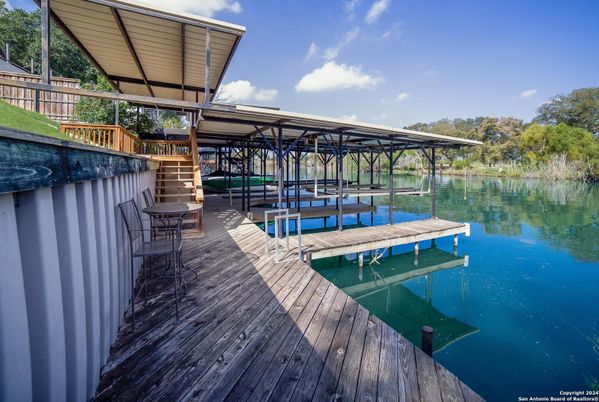 Exterior, Lake