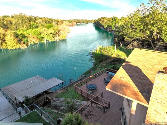 Exterior, Lake