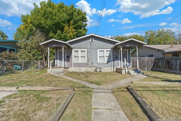 Backyard, Exterior, Facade, Ranch