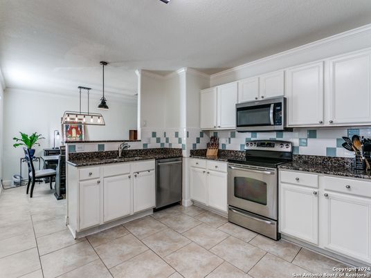 Dining room, Interior, Kitchen, Pendant Lights, Stainless Steel Appliances