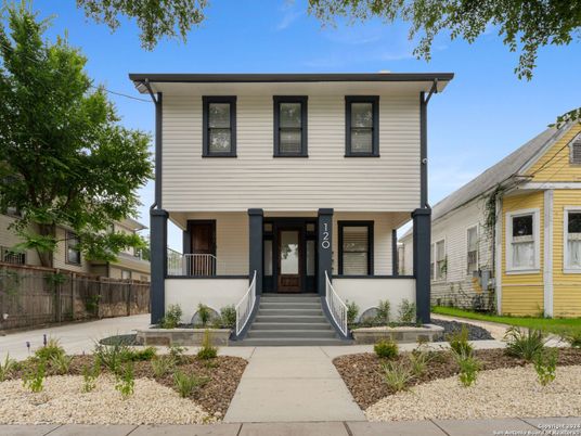 Exterior, Facade, American Foursquare