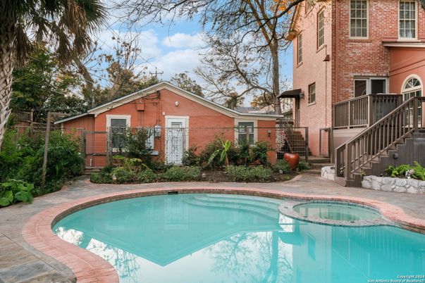 Exterior, Pool