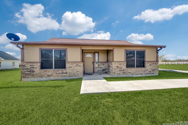 Backyard, Exterior, Facade, Ranch