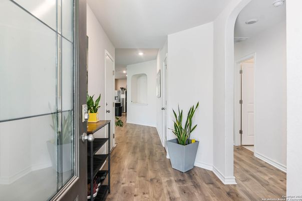 Interior, Recessed Lighting, Wood Texture Flooring