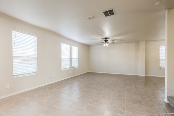 Empty room, Interior