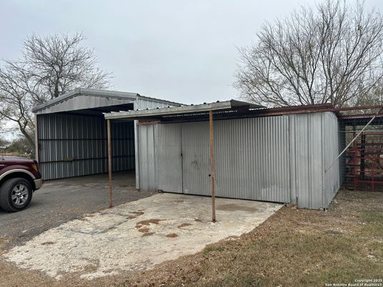 Detached Garage, Exterior