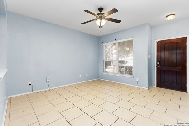 Empty room, Interior