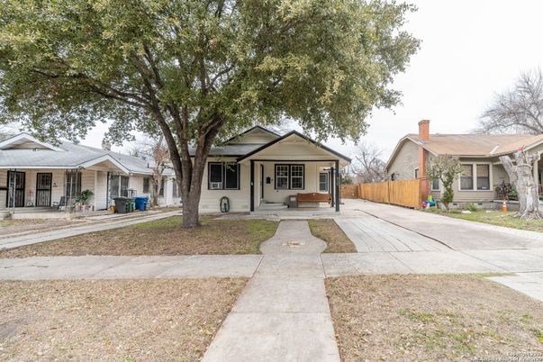 Backyard, Exterior, Facade, Ranch