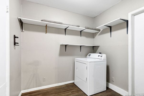 Interior, Washer, Wood Texture Flooring