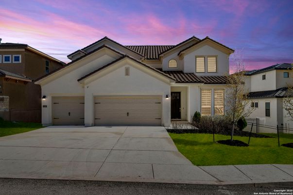 Attached, Exterior, Facade, Mediterranean