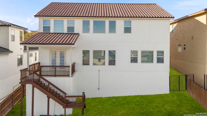 Exterior, Facade, Mediterranean