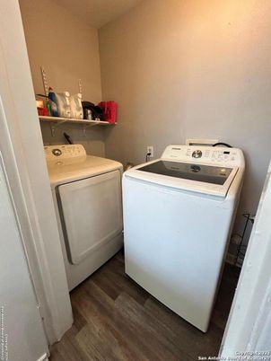 Interior, Utility Closets, Washer, Wood Texture Flooring