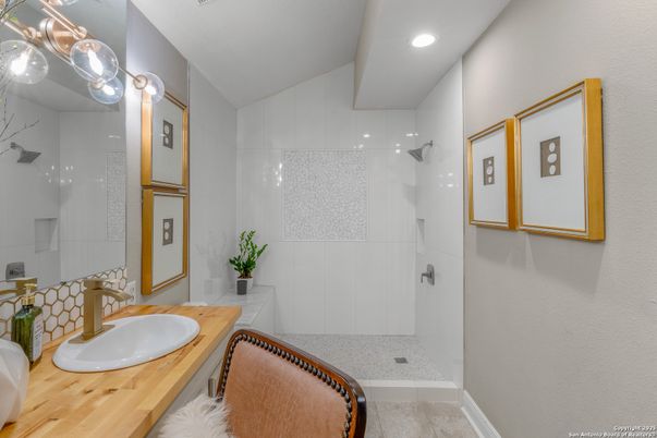 Bathroom, Interior, Recessed Lighting