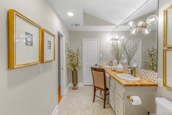 Bathroom, Interior, Recessed Lighting