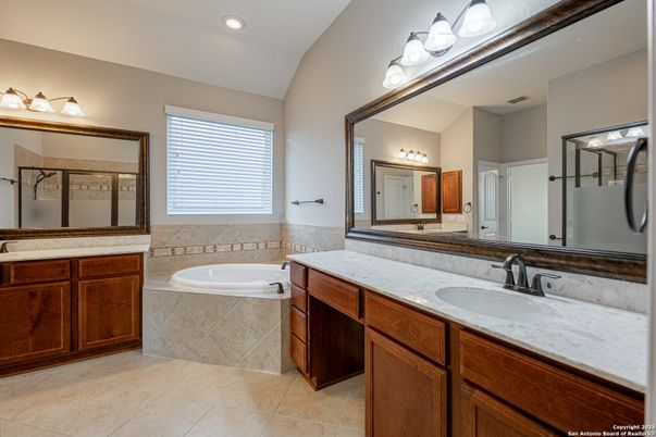 Bathroom, Dual Sink Vanities, Interior, Recessed Lighting