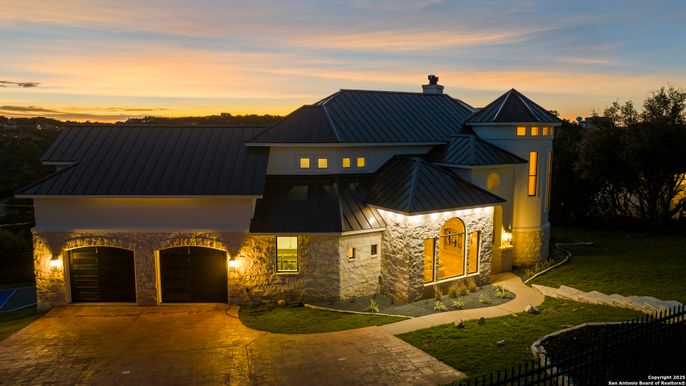 Attached, Exterior, Facade, Farmhouse