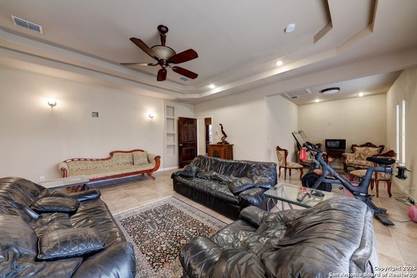 Fitness Equipment, Interior, Living room, Recessed Lighting