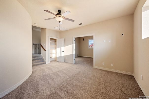 Empty room, Interior
