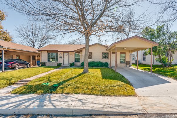 Attached, Exterior, Facade, Ranch